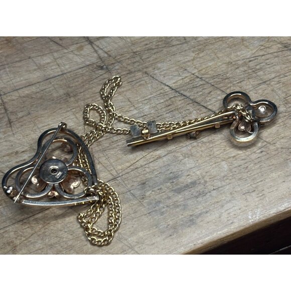 Vintage LINC 1/20 12KGF 1Heart & Key Brooch With Green Gemstones - Picture 4 of 11